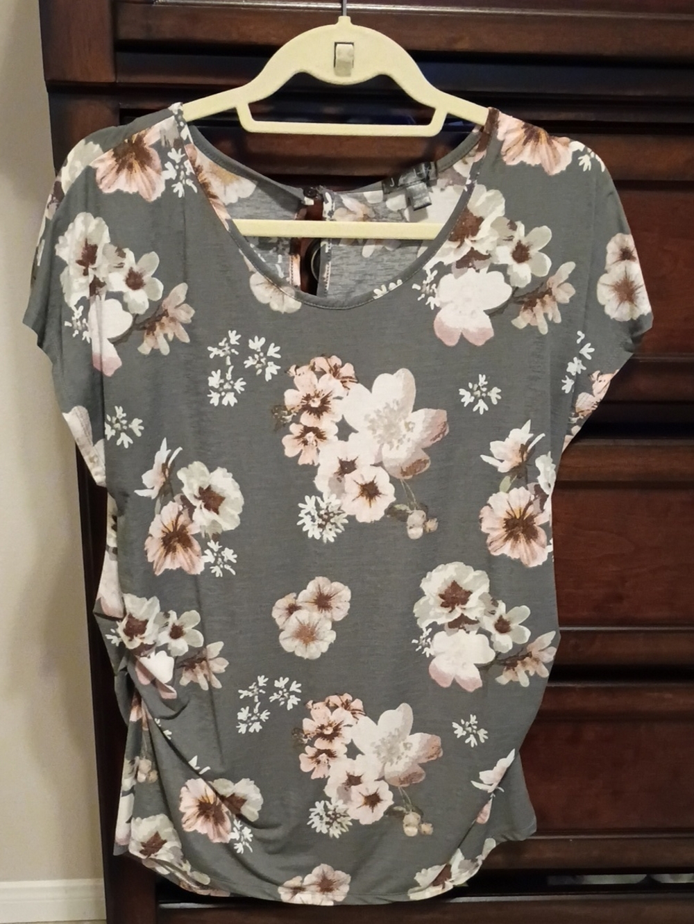 J for Justify Gray Short-Sleeve Floral Tee with Blush Accents